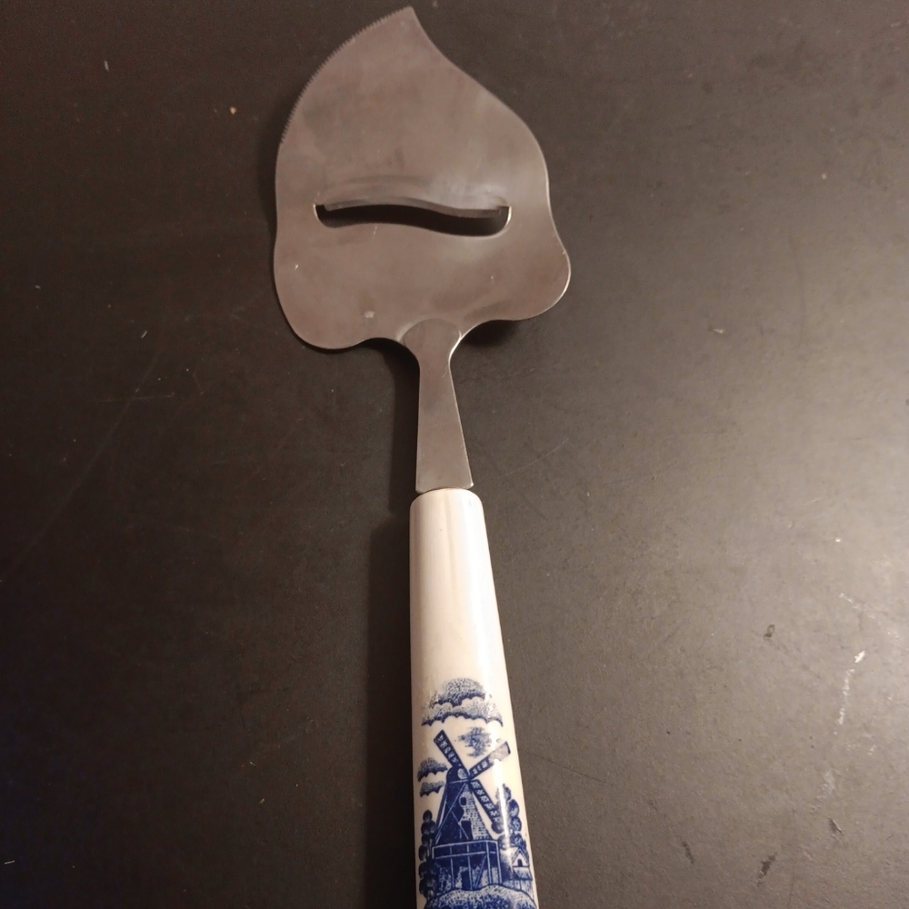 GORGEOUS NEW Delfts 10" Cheese Slicer.